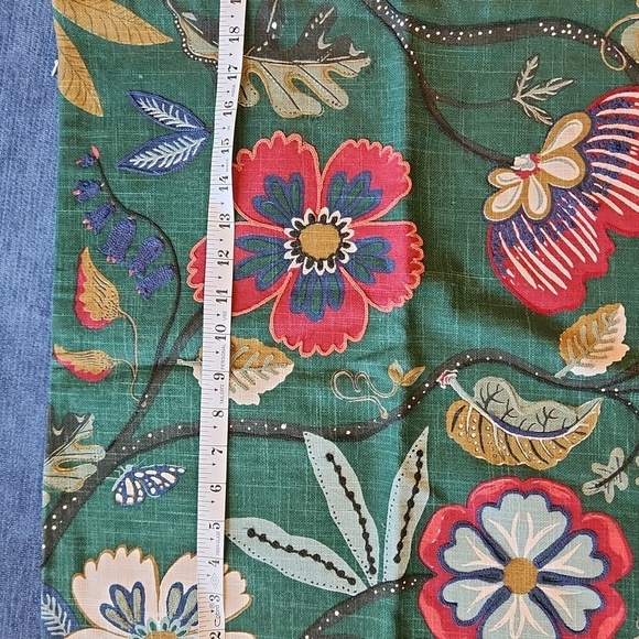 William Sonoma Curving Vines Floral Embroidered pillow cover Green sz 19"x19" - Picture 4 of 6